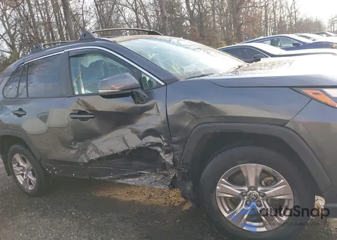 2022 Toyota Rav4 Xle z USA, uszkodzony, nr VIN 2T3P1RFV2NC304793